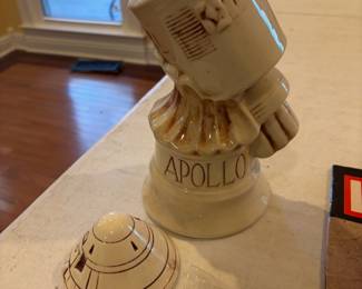  	#65	KW	Lot of Apollo Memorabilia - Decantur, medalion, lapel pin, tie tack, life magazine "On The Moon" *FIRM*	 $ 85.00 		