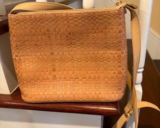	#81	KW	Vintage Fossil Tan Woven Leather Shoulder Bag - 10.5x8.5 - Adjustable Strap *FIRM*	 $ 50.00 		
