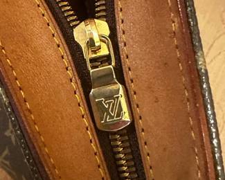 	#099	RA	Faux, Louis Vuitton monogram Drouot&nbsp;&nbsp;Crossbody bag. Waxed canvas as is trim and hardware shown 	 $ 25.00 		