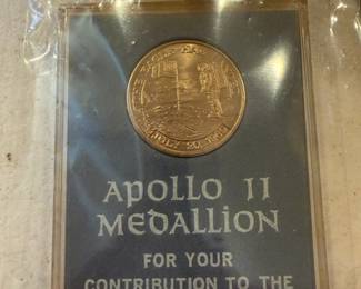  	#65	KW	Lot of Apollo Memorabilia - Decantur, medalion, lapel pin, tie tack, life magazine "On The Moon" *FIRM*	 $ 85.00 		