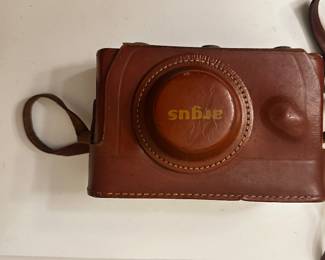 	#110	RA	Vintage Argus camera in leather case - untested	 $ 20.00 		