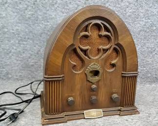 DW090 Vintage PhilcoFord Special Edition Baby Grand Cathedral Radio Replica