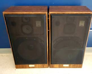DW099 Pair of Jensen Model 3152 Speakers