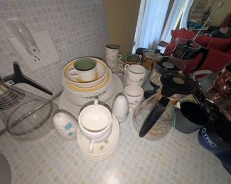 Yes you are seeing that right. Def a mix of some MCM dinnerware