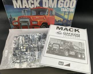 Mack DM600 Tractor Model Kit