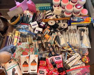 NEW !! 1$ each 4 for 5 $