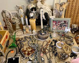 Large selection of ladies, jewelry