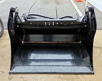 2026 GIYI GY-XKH39 Mini Skid Steer 4 In 1 Bucket, Unused