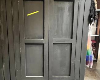 4 black gondolas like this