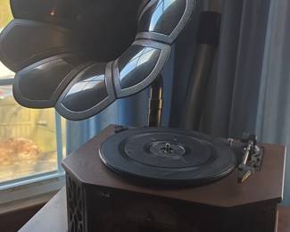 iTrak Retro Record Player with Horn