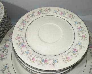 Dynasty Fine China "Rapture" Floral Pattern Dinnerware Set