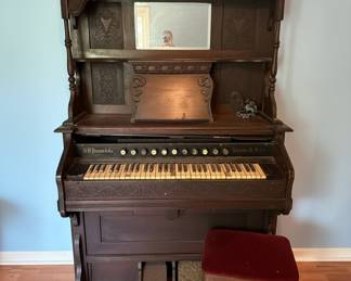W.W. Putnam & Co. "Staunton, Va. U.S.A." Pump Organ Style