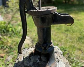 Antique Cast Iron Hand Water Pump