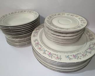 Dynasty Fine China "Rapture" Floral Pattern Dinnerware Set