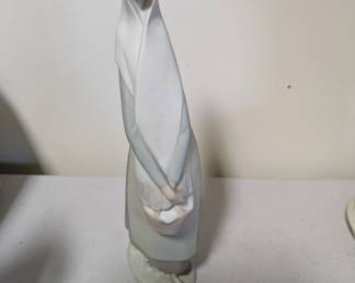 Lladro 'Girl with Basket'