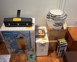 Beverage dispenser, crystal, Christmas decorations