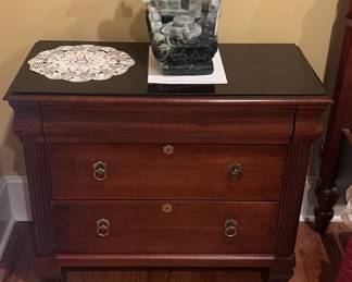 Ethan Allen nightstand/bedside table