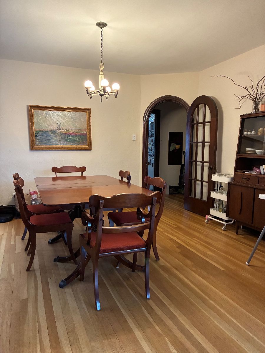 Drexel dining table for sale. Two leaves included 