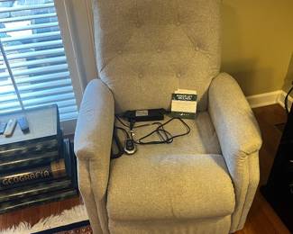 Nearly new lift chair