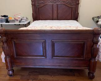 DECORATIVE ANTIQUE CARVED HEADBOARD AND FOOTBOARD QUEEN BED