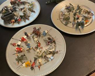 VINTAGE METAL TOY SOLDIER