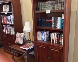 PAIR OF MAHOGANY BOOK CASES WITH GREAT DECORATIVE LEATHER AND GILT BOOKS