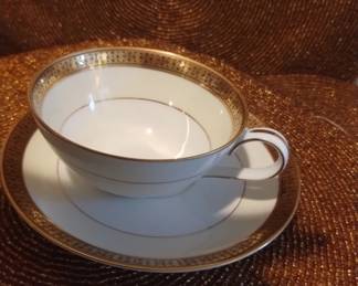 Noritale gold rimmed upland daucer