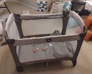 Baby play pen