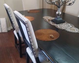 Dining table seats 6 eithchairs