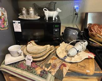 Stoneware Chicken Plate Set 