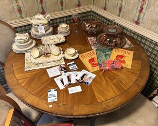 Wood Circular Dining Table 