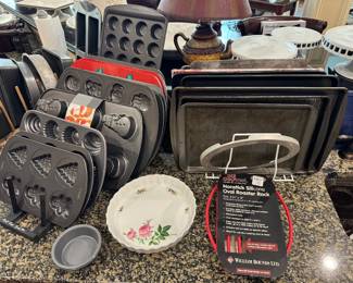 Cookie and muffin pans