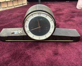 Schwebegang mantle clock with key