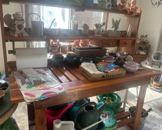 Very nice potting bench