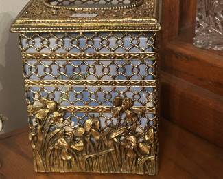 Gold filagree tissue holder 