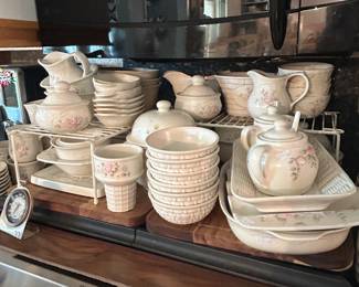 Some much pfaltzgraff tea rose