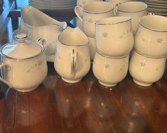 Sango Julie pattern China set