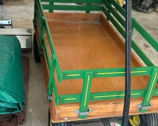 John Deere wagon