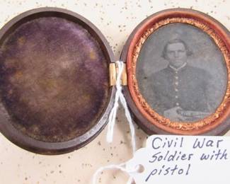 Civil War Soldier w/Pistol Tin Type Photo in Case