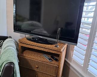 TV,  ROTATING WICKER STYLE STAND