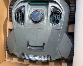 Apier pool robot vacuum- like new