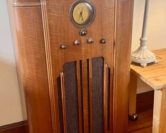 VINTAGE RADIO