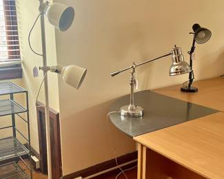 ASSORTED FLOOR AND TABLE LAMPS