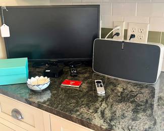 ELECTRONICS AND SONOS SPEAKER