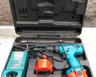 Makita 6233D 3/8" Cordless Drill with DC1410 Charger & Batteries