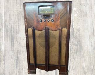 Stromberg‑Carlson Floor Radio – Late 1930s Multi‑Band Receiver