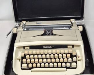 1960s Royal Safari Deluxe Portable Typewriter