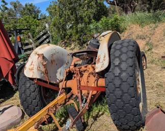 Ford 600 Tractor 