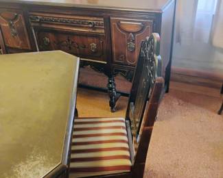 Stunning Jacobean style dining table and chairs!!!le g table