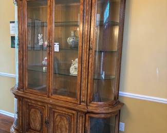 Bernhardt Hibriten China Cabinet